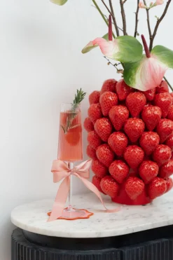 KARE Vase Strawberries Rot 30cm Fashion